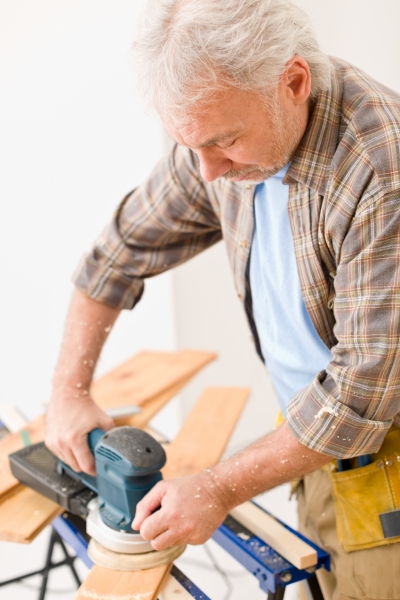 1634070-home-improvement-handyman-sanding-wooden-floor